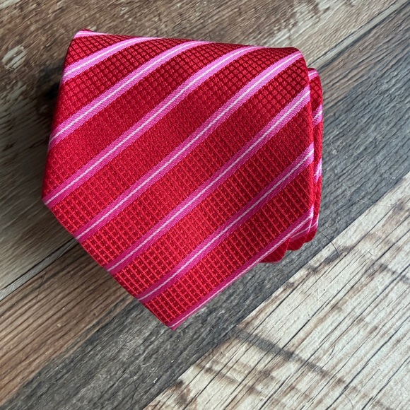 Kailong Classic Red and Pink Striped Men's Tie - Picture 1 of 5